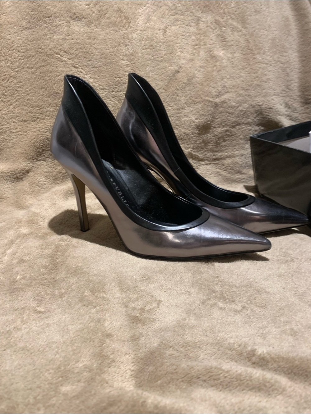 Rock & Republic Pewter Women’s Pump